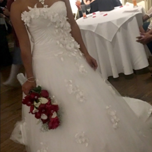 Wedding dress - Picture 2 of 5